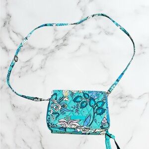 Vera Bradley Quilted Crossbody Wallet Purse Blue Floral Adjustable Strap